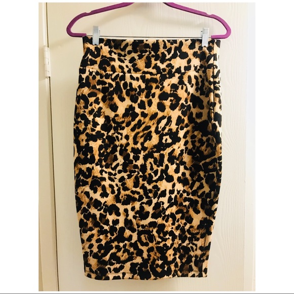 Thalia Sodi Dresses & Skirts - Leopard pencil skirt
